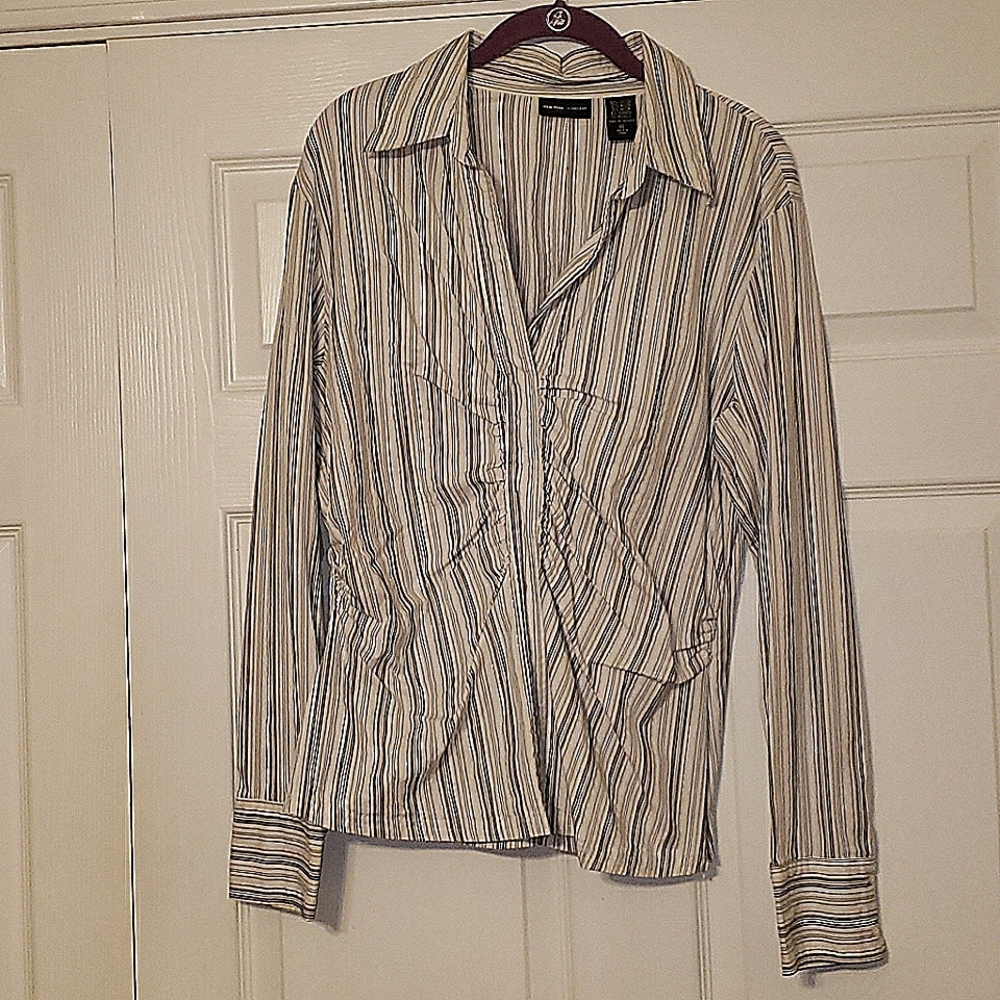 Size 18 stretch blouse. Button free!